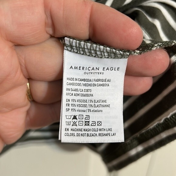 AMERICAN EAGLE FOREVER 21 Size Medium Set of 2 Shirts Green Stripe V-Neck Soft - Picture 4 of 11